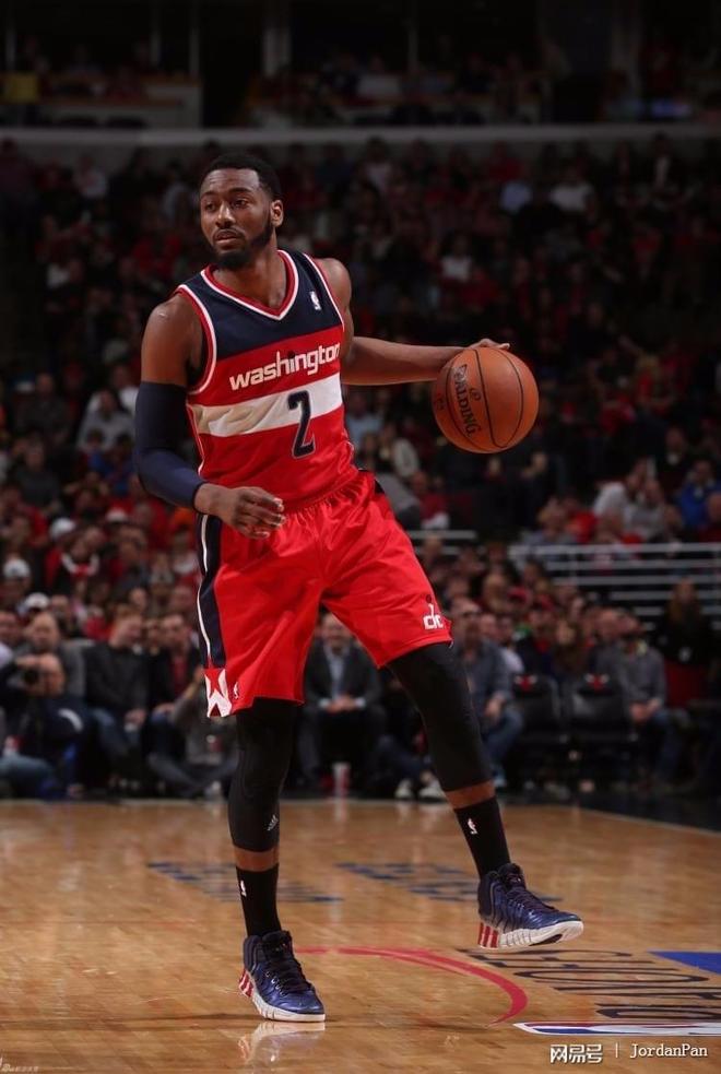 包含加时末段全明星赛传出新动向；新奥尔良鹈鹕内部沟通；管理层表态——悬念犹存；更衣室氛围转暖的词条